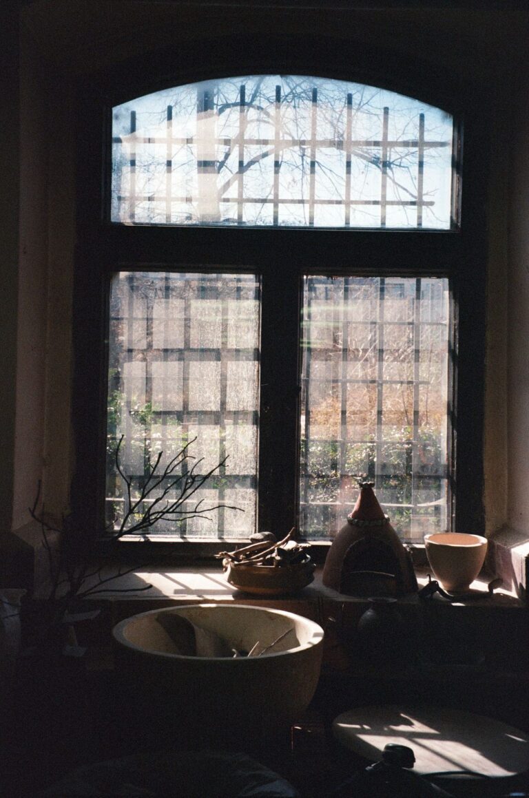 Ein altes Fenster der Keramikwerkstatt