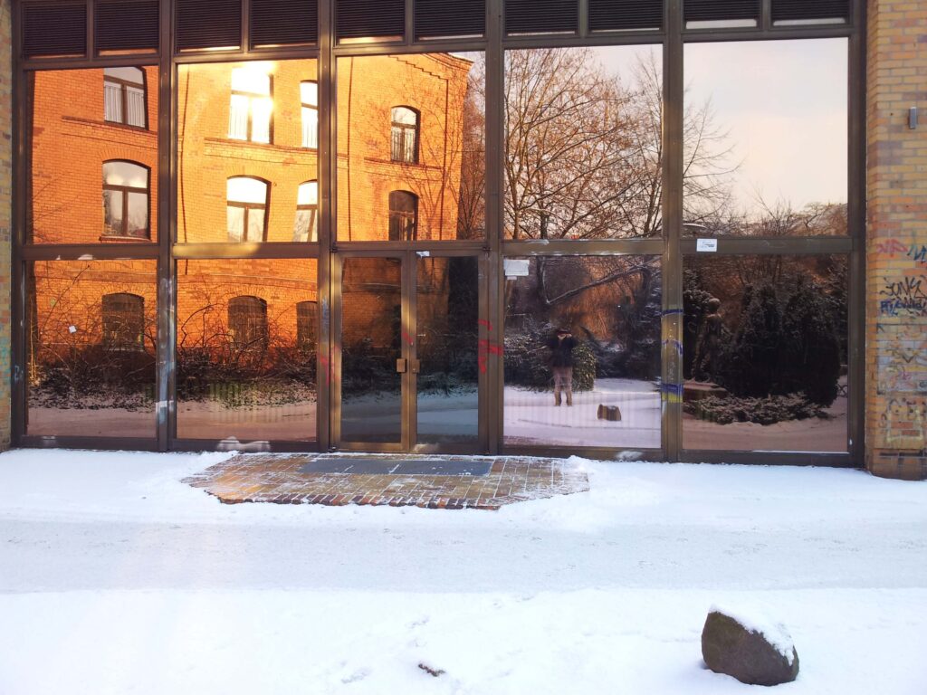 Keramikwerkstatt für Keramik- und Töpferkurse im Prenzlauer Berg im Spiegelbild